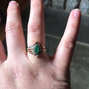 GENUINE gold and emerald ring